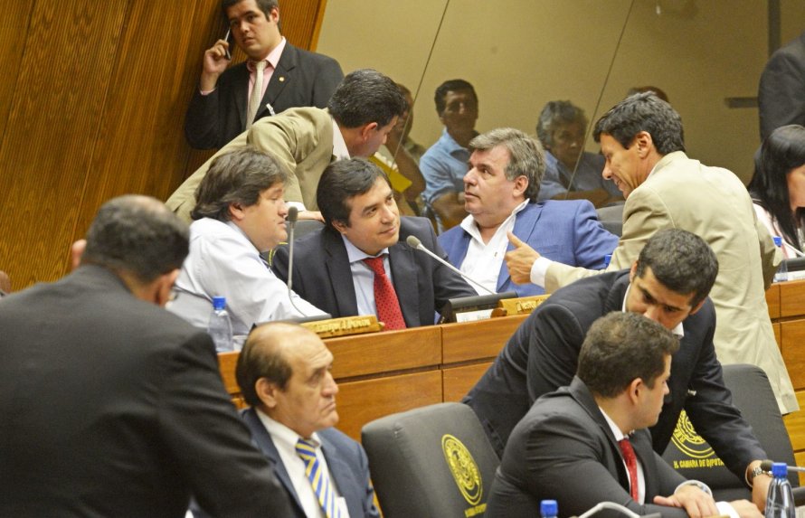Víctor Ríos: “Los 44 diputados legalizaron un golpe de Estado”