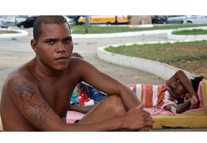 “Zombies que deambulan drogados con crack”: la brutal vida de miles de niños y jóvenes en calles de Salvador, Brasil