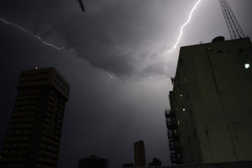 Anuncian lluvias y tormentas para 10 Departamentos desde madrugada del miércoles