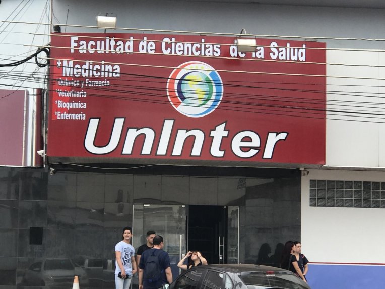 Estudiantes de medicina de PJC preocupados por clausura de su facultad