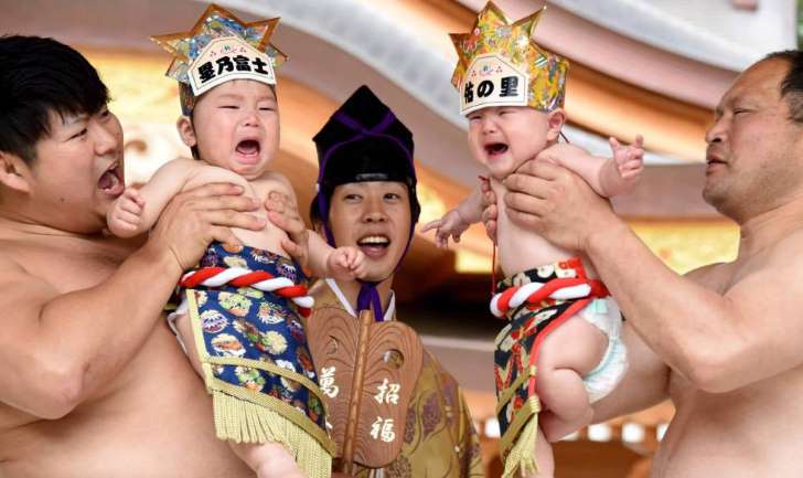 La lucha sagrada entre ‘bebés sumo’ que hace las delicias de los padres japoneses