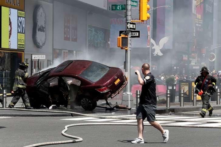 El conductor que desató el pánico en Times Square “oía voces”