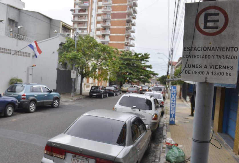 Estacionamiento tarifado: Aun no hay dictamen de Contraloría