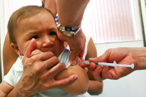 Salud Pública pide a padres enviar a sus hijos a vacunatorios contra influenza