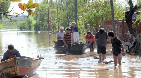 Casi 200 familias evacuadas en Asunción