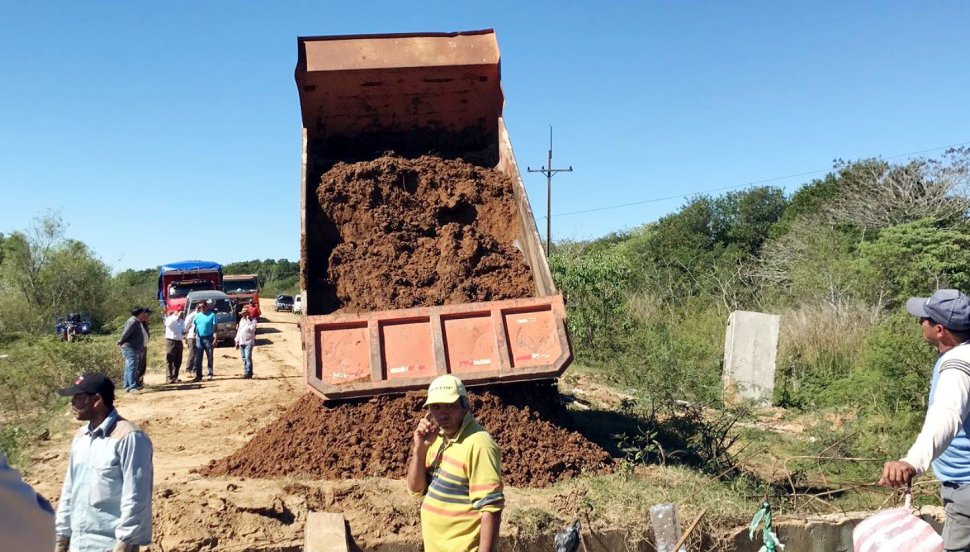 Inician obras de reconstrucción de caminos en Paso de Patria