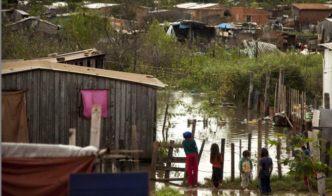 Caída de commodities, se reflejan en índices de pobreza