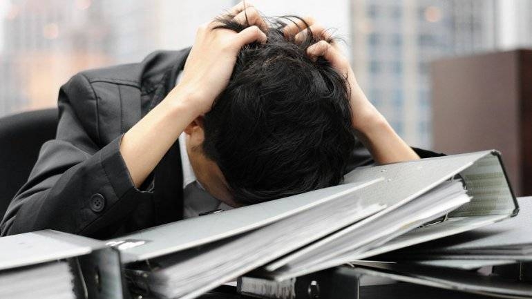Estrés laboral afecta salud del trabajador y su entorno