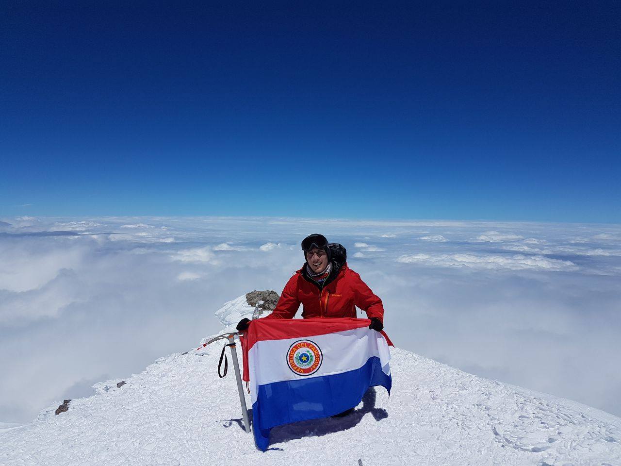 ​Camilo llegó a la cima del Elbrús en Rusia