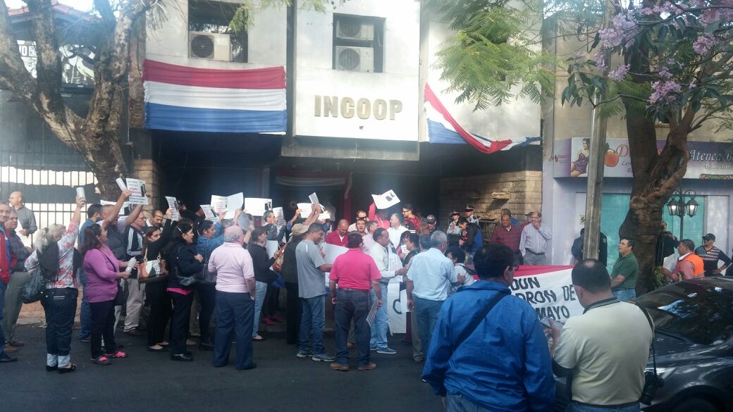 Manifestación frente al INCOOP