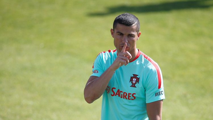 Ronaldo: “Me voy del Madrid, no hay marcha atrás”, según MARCA