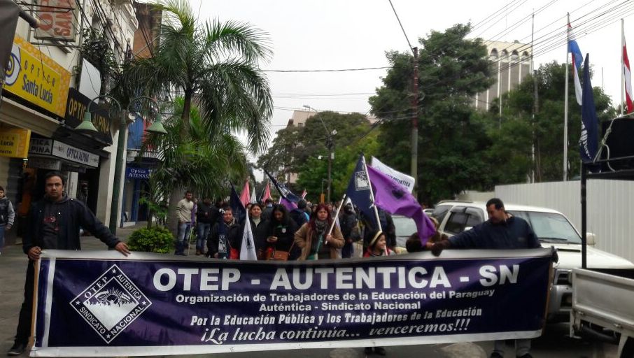 Docentes destacan aumento, pero critican que lo hayan conseguido mediante presión