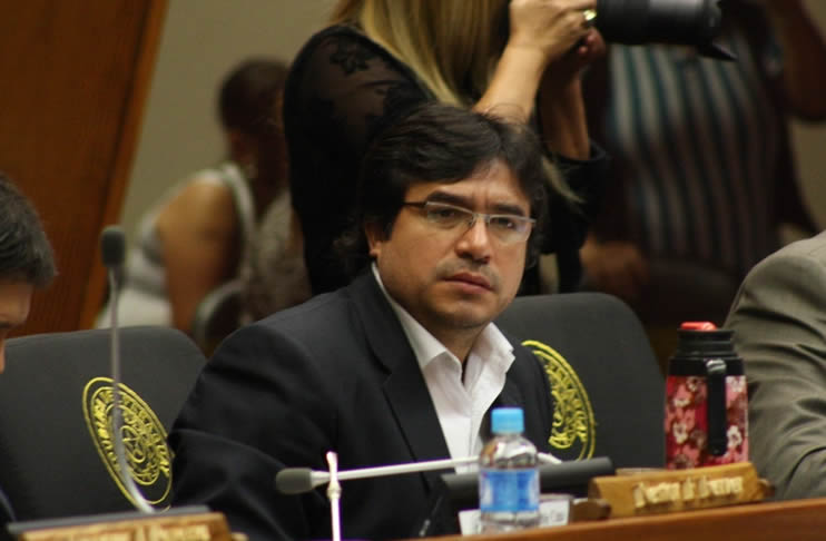 Consejo de la Magistratura advierte que parará actividades si oficialismo remueve a diputado J.J. Ríos