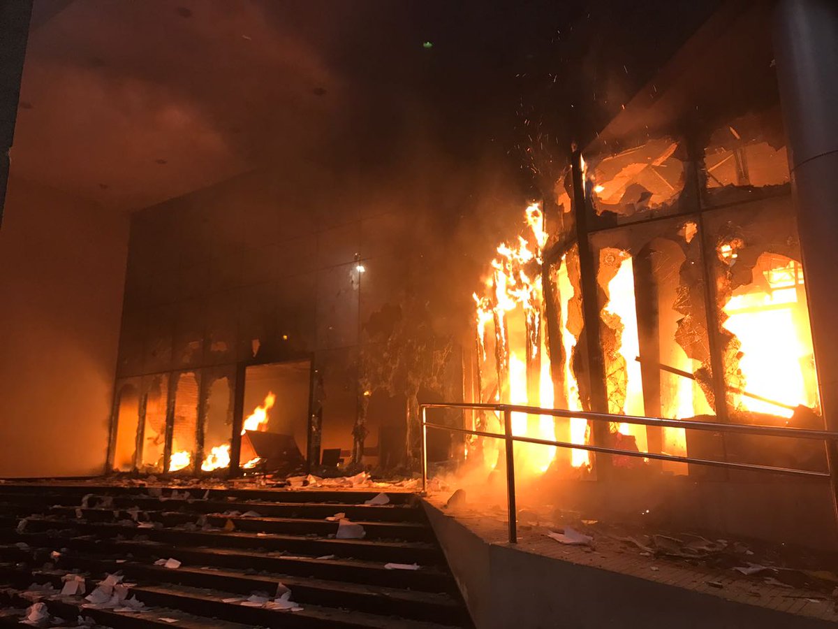 Defensor del Pueblo dice que quema de Congreso fue “preparada” y pide procesar a manifestantes