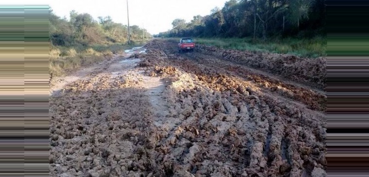 Claman por asfaltado en la Ruta XII