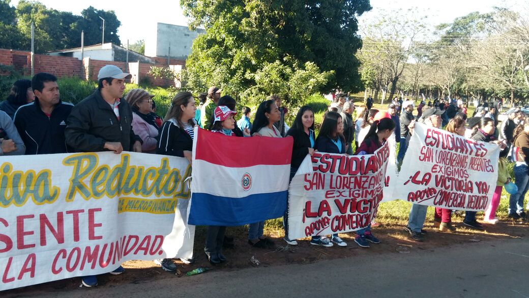 Vecinos de la zona del cuartel de la Victoria se manifiestan