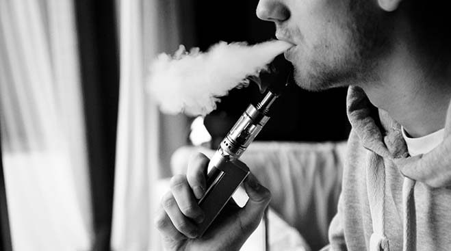 Los adolescentes están usando vaporizadores porque “se ve cool”, dice un estudio