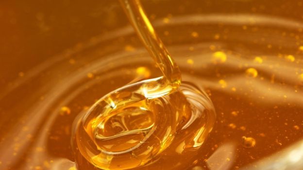 ¿Qué hace que la miel sea eterna y nunca se estropee?