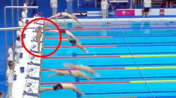 Un nadador español pidió realizar un minuto de silencio, se lo negaron y su reacción conmovió a todos