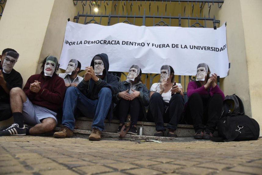 Estudiantes tomaron la Universidad Católica