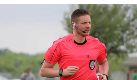 El primer árbitro homosexual del fútbol británico: “Ser gay no importa al dirigir un partido”