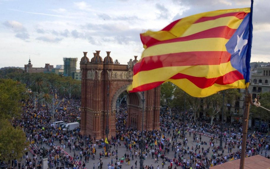 Cataluña declaró su independencia pero esta queda suspendida