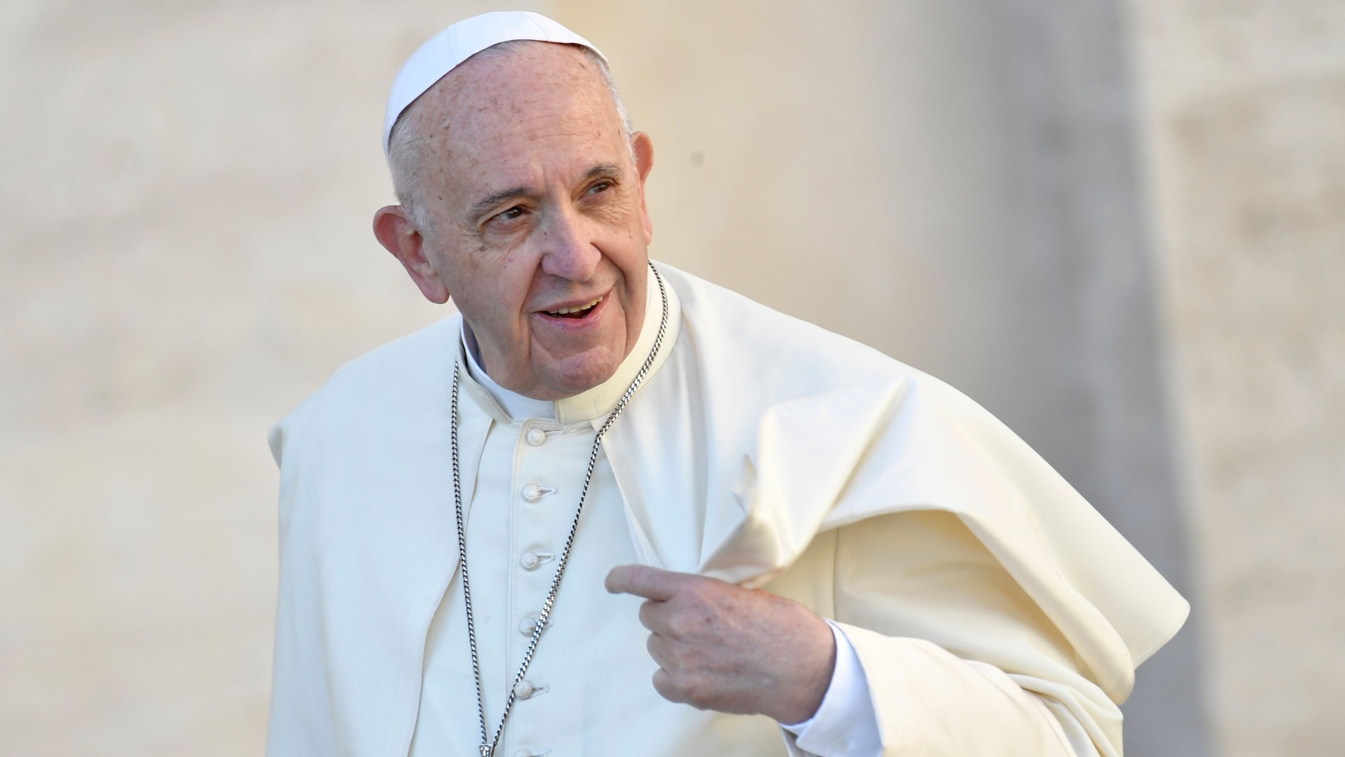 Papa Francisco prohíbe venta de cigarrillos en el Vaticano