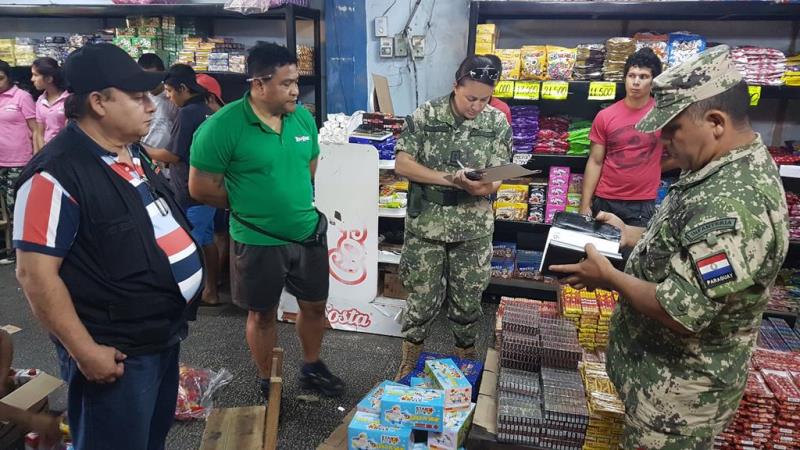 Controlan venta de juegos pirotécnicos en el Mercado 4