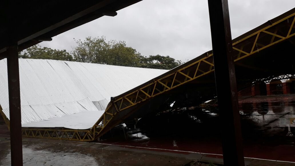 Destrozos y centenares de familias damnificadas tras paso de temporal en Ñeembucú