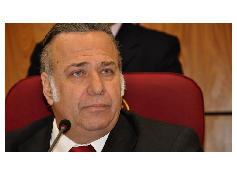 Senadores opositores piden suspensión de Óscar González Daher