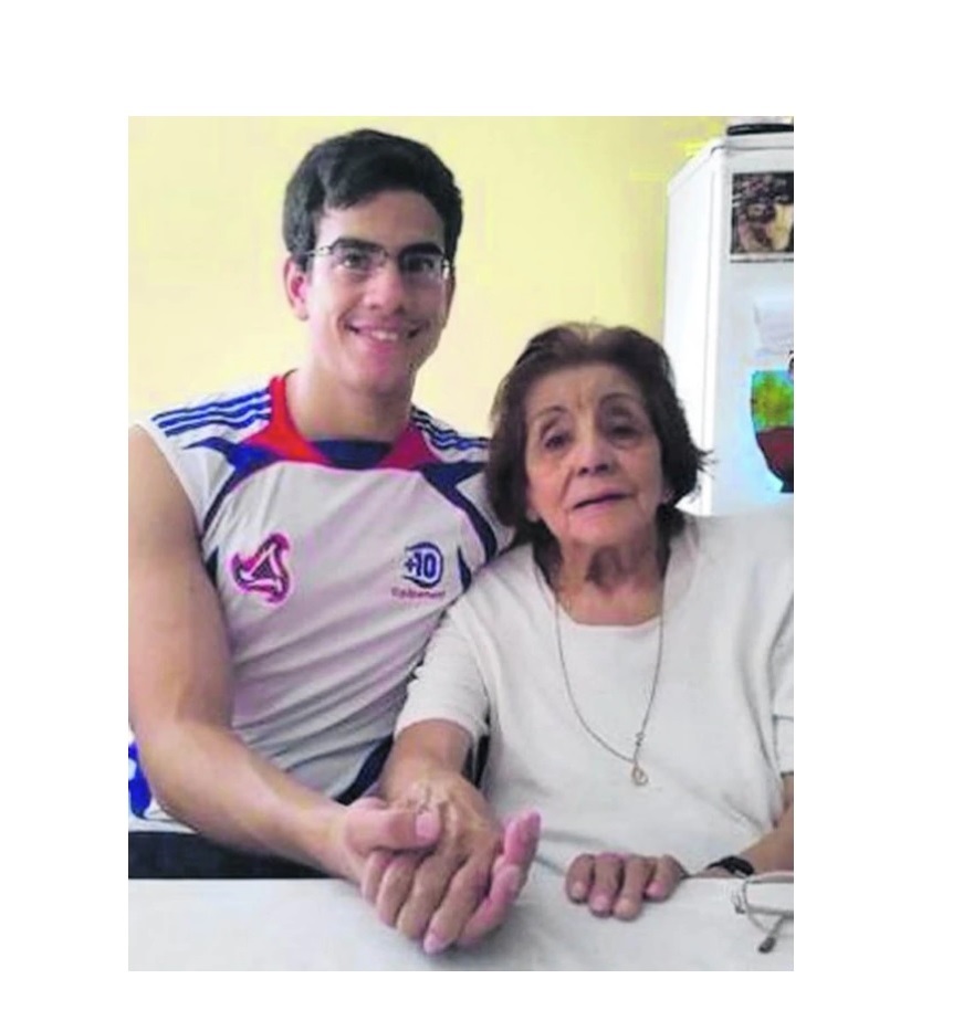 Se casó con su abuela de 91 años, ella falleció y ahora él demanda una pensión