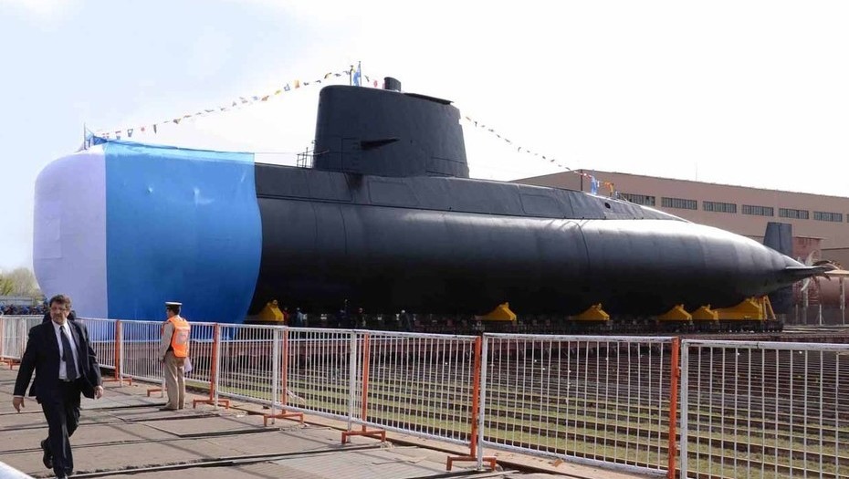 Desaparece submarino argentino con 44 tripulantes a bordo