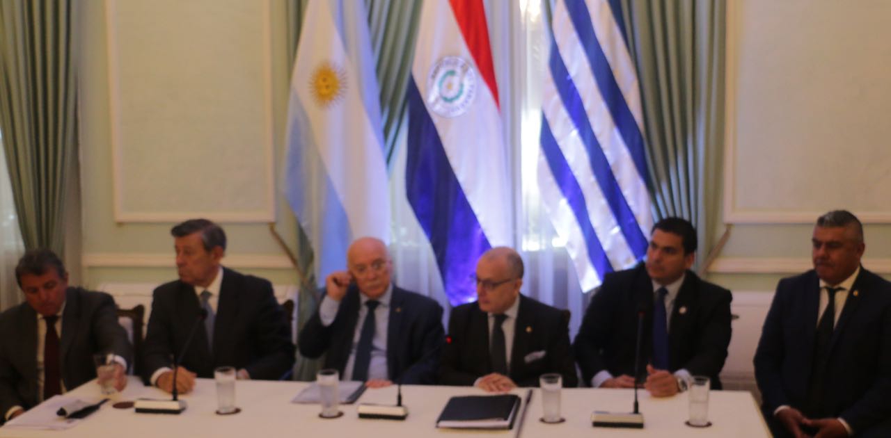 Paraguay, Uruguay y Argentina firman acuerdo para ser sede mundialista