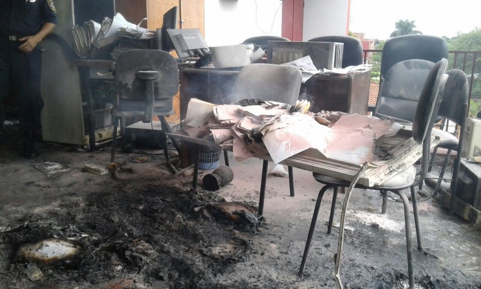 Un microondas que quedó enchufado habría causado el incendio en Fiscalía de Luque, señalan