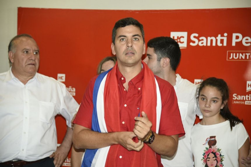 Santiago Peña reconoce victoria de Mario Abdo Benítez