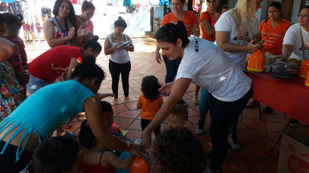 Entregan juguetes para hijos de las reclusas del Buen Pastor