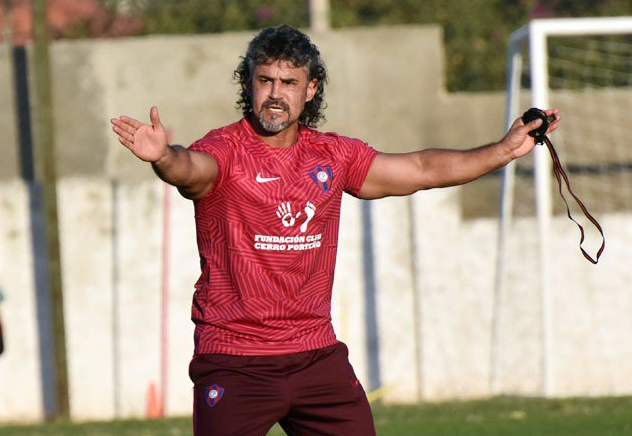 Leonel Álvarez renuncia y Cerro se queda sin técnico a un mes de la Libertadores