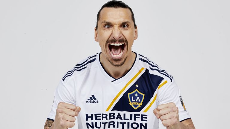 Oficializan el fichaje de Ibrahimovic