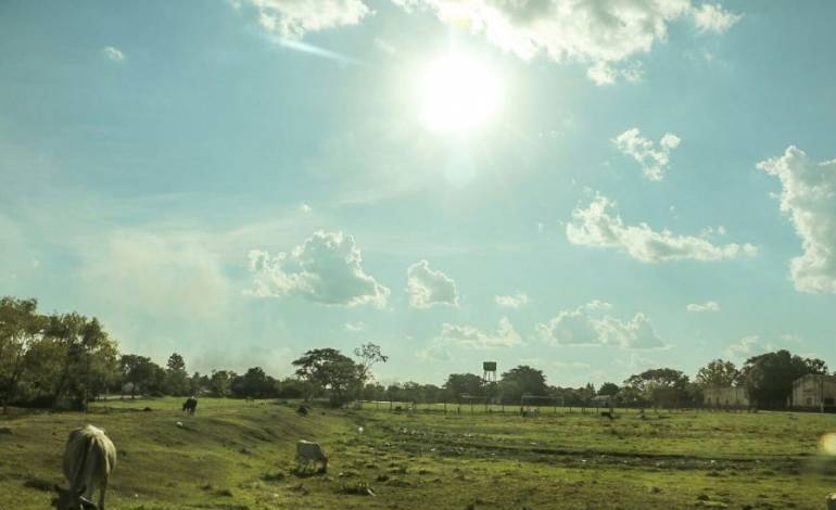 Anuncian domingo caluroso y con posibles lluvias dispersas