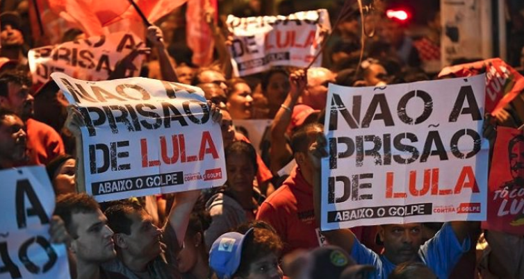 Lula no se entrega y desafía a la Policía