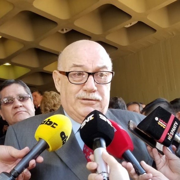 González Macchi dice que ni Cartes ni Nicanor pueden ser senadores activos