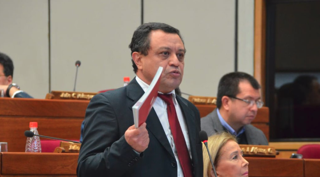 Senador dice que no le ofrecieron US$ 500.000