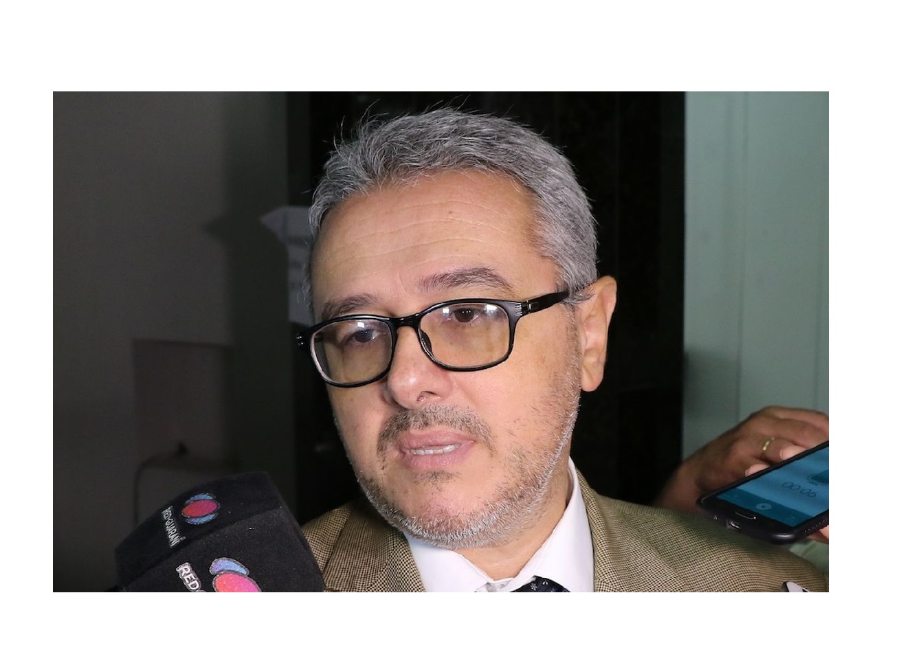 Abogado cuestiona a exministro de Corte: “No existe grado de violación de la Carta Magna, o se viola o no”