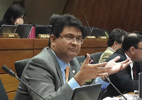 No hay argumento para no tratar pérdida de investidura de Ibáñez, dice Casañas Levi