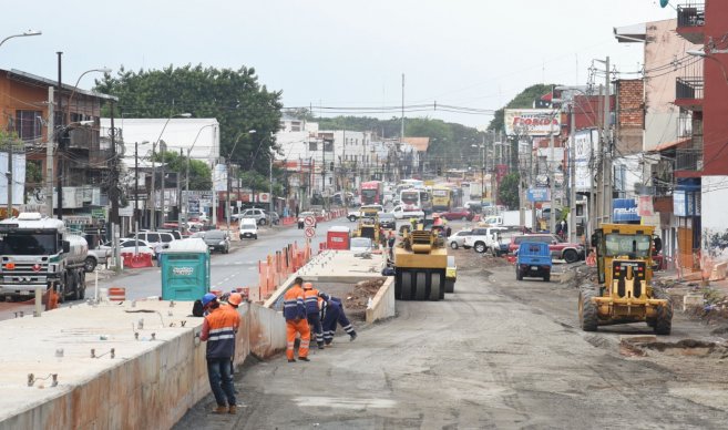 Fernando de la Mora, partida en dos por las obras del Metrobús