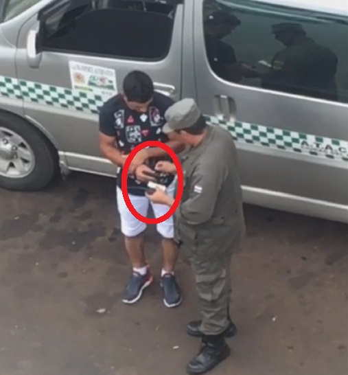 Desvincularon a policía municipal filmado recibiendo coima