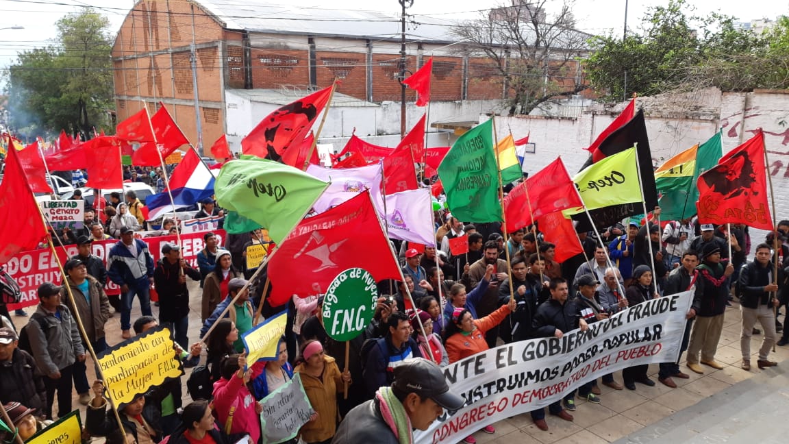 Campesinos marchan por calles de Asunción contra Marito