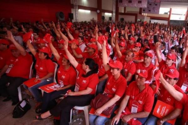 Apuntando contra ‘outsiders’, dirigentes quieren llamar a convención para cambiar estatuto de la ANR