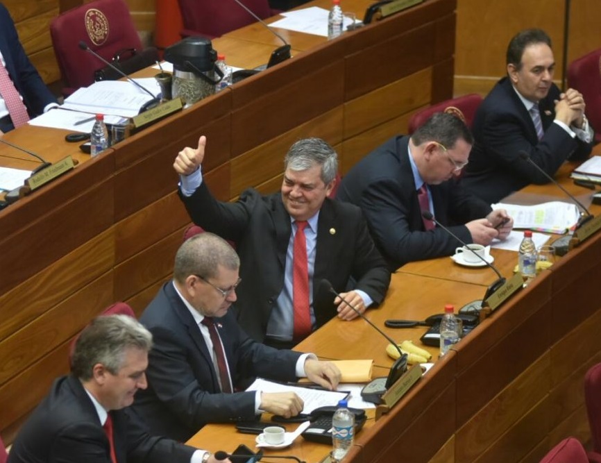 Riera afirma que queda como senador titular