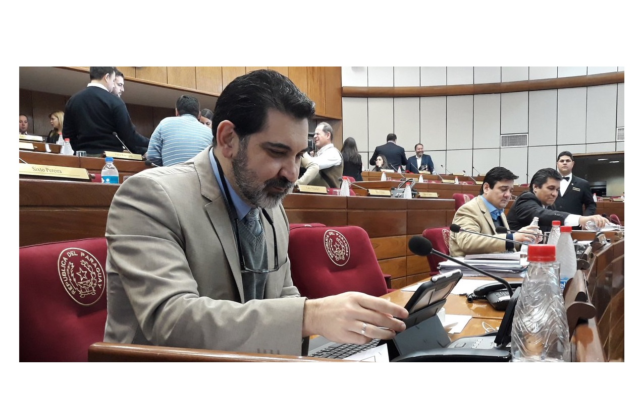 Senadores desconocen convocatoria a reforma constitucional